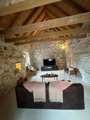 Maison Laurel - Exquisitely Renovated Centuries Old Stone Estate With Private Pool, Near Split and Omiš